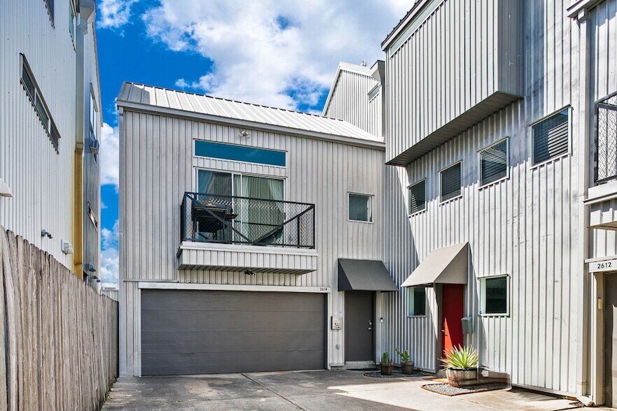 2614 Chenevert St in Houston, TX - Building Photo
