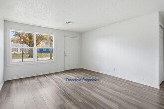 1107 Larch Ln in Fort Wayne, IN - Building Photo - Building Photo