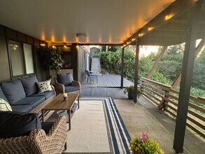 1420 Madison Ave, Unit Columbia RiverView Studio in Astoria, OR - Foto de edificio - Building Photo