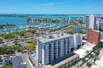 101 S Gulfstream Ave in Sarasota, FL - Foto de edificio - Building Photo