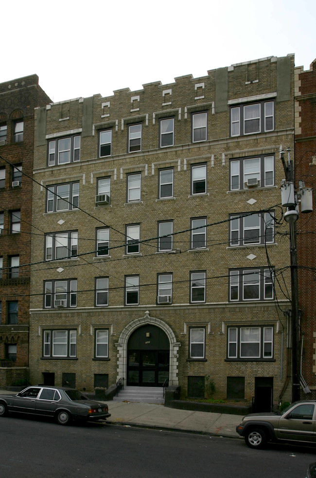 137 Kensington Ave in Jersey City, NJ - Building Photo - Building Photo