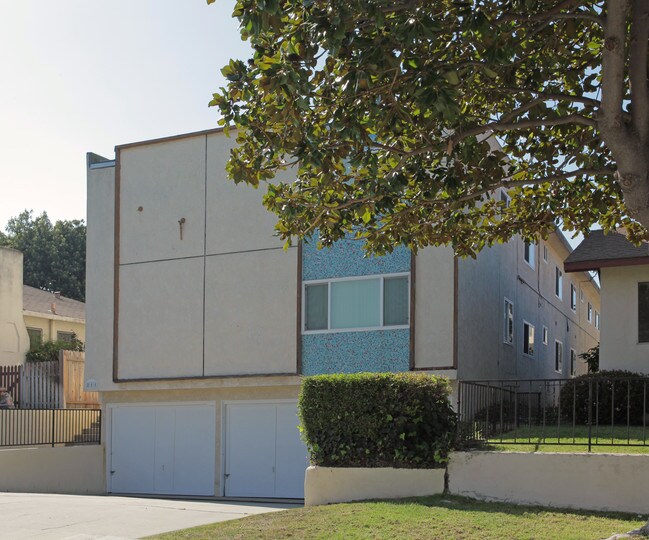 811 Amapola Ave in Torrance, CA - Foto de edificio - Building Photo