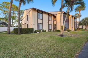 801 Sky Pine Way in Greenacres, FL - Building Photo
