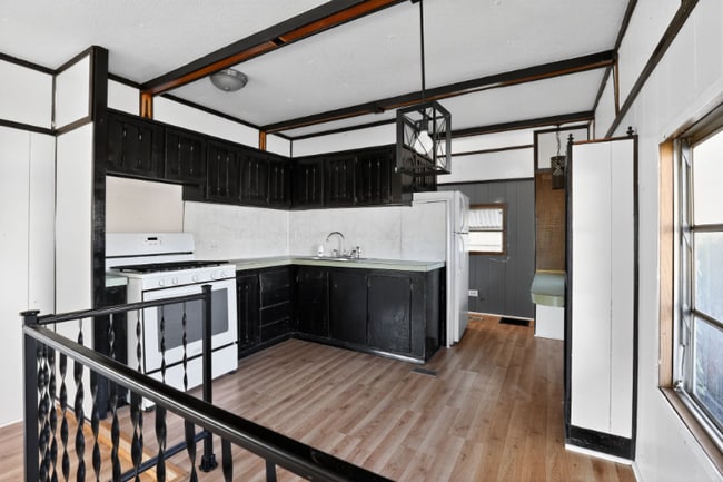 property at 220 N Illinois Ave