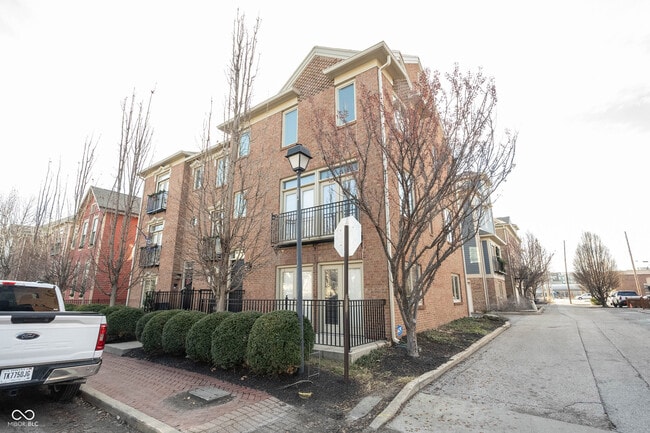 property at 515 E New York St