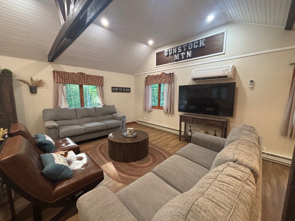 37 Cottonwood Trail in Gilford, NH - Building Photo
