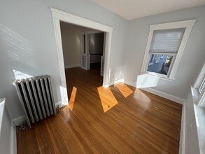 21 Averton St, Unit 1 in Boston, MA - Foto de edificio - Building Photo