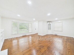 6000 Longview Rd in Kansas City, MO - Building Photo - Building Photo
