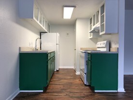 Oak Creek Village in Austin, TX - Building Photo