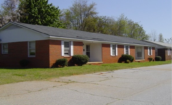 Camellia Court Apartments in Anderson, SC - Building Photo