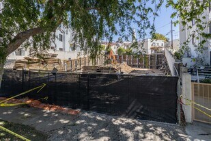 1664-1666 1/2 Malcolm Ave in Los Angeles, CA - Building Photo