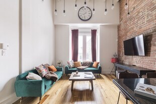 3975 R. Saint-Denis in Montréal, QC - Building Photo