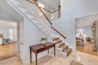 1574 La Jolla Dr in Thousand Oaks, CA - Building Photo - Building Photo
