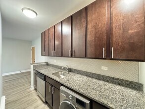 708 W Brompton Ave in Chicago, IL - Foto de edificio - Building Photo