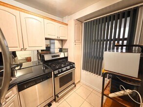 61-25 98th St in Queens, NY - Building Photo - Building Photo