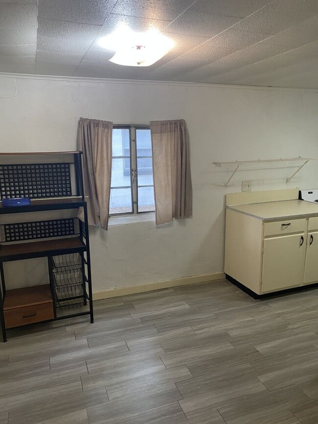 129 Dora Ave in Tavares, FL - Building Photo - Building Photo