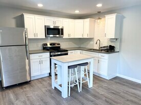 359 S Main St in Middletown, CT - Building Photo