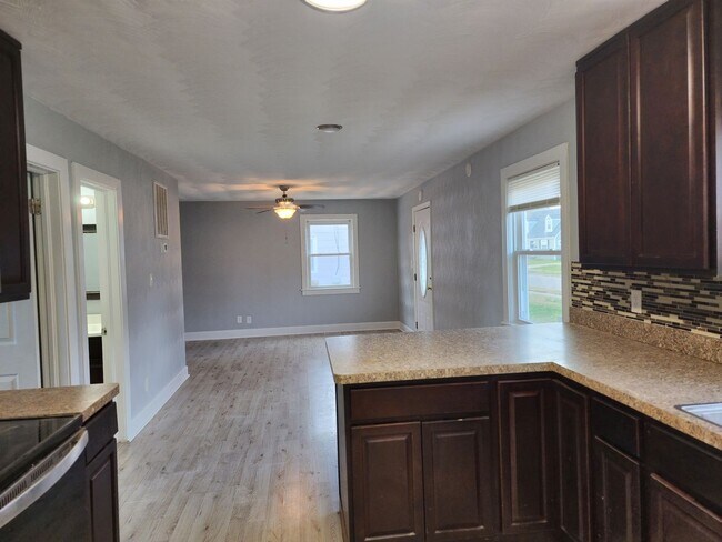 321 Ashlawn Dr in Norfolk, VA - Foto de edificio - Building Photo