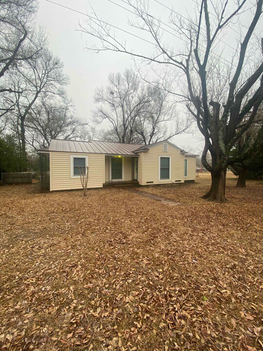 2016 State Hwy 155 in Palestine, TX - Building Photo