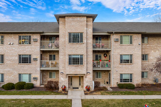 Regency Heights in Green Bay, WI - Building Photo - Building Photo