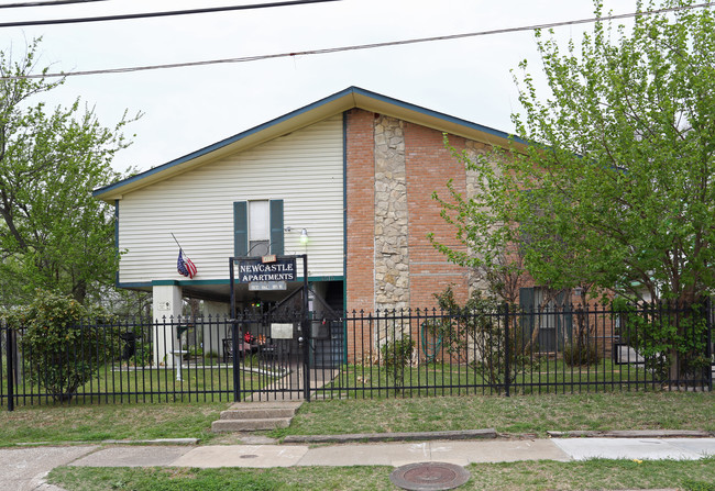 Newcastle Apartments in Dallas, TX - Foto de edificio - Building Photo