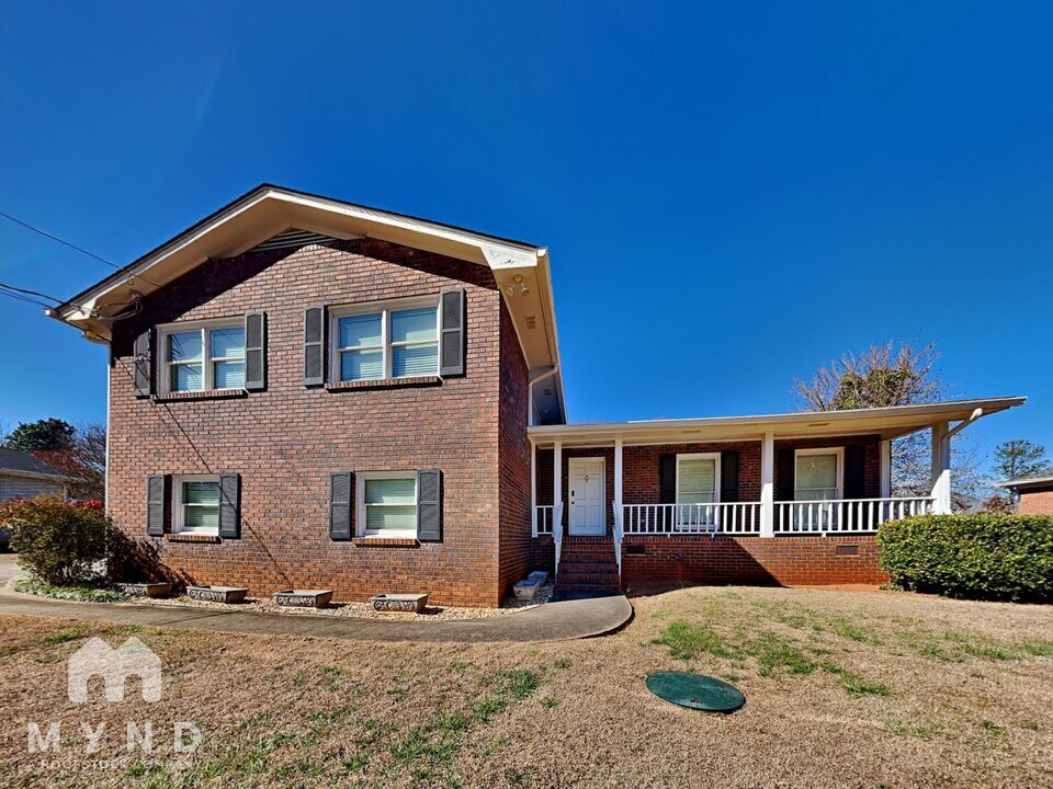 5245 Rebel Rd in Marietta, GA - Building Photo