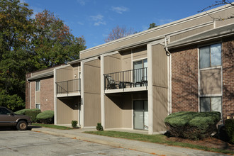 Cedar Springs Apartments in Louisville, KY - Building Photo - Building Photo