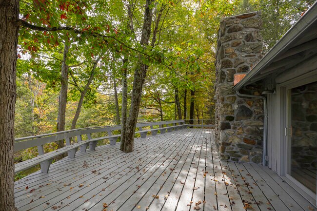 272 Drake in Pleasant Valley, NY - Foto de edificio - Building Photo