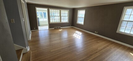 N47W28270 Lynndale Rd, Unit A in Pewaukee, WI - Building Photo - Building Photo