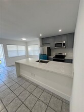 2191 NE 167th St in North Miami Beach, FL - Building Photo - Building Photo