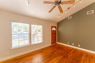 2008 Rountree Dr in Austin, TX - Building Photo - Building Photo