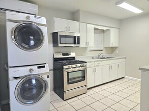 516 N Roosevelt Ave, Unit Half in Casa Grande, AZ - Foto de edificio - Building Photo