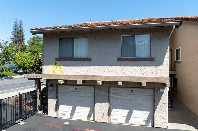 Union Station Apartments in Campbell, CA - Foto de edificio - Building Photo