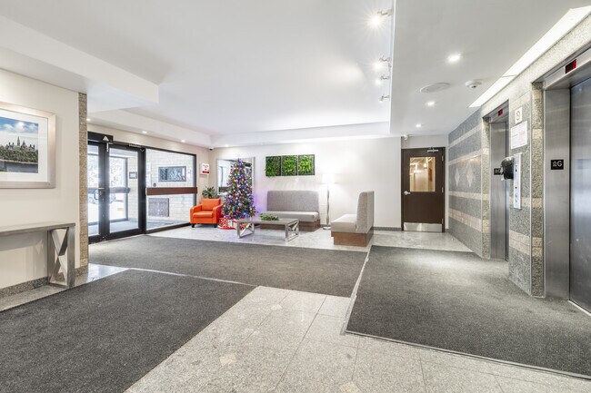 The Ogilvie Towers in Ottawa, ON - Building Photo - Lobby