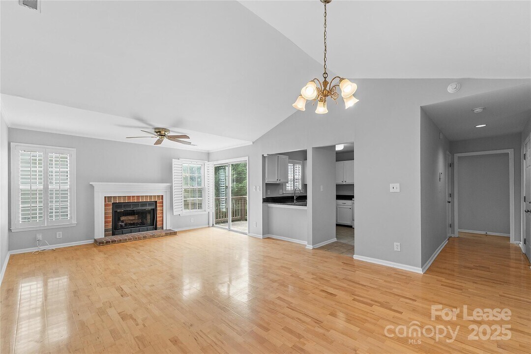 3224 Selwyn Farms Ln in Charlotte, NC - Foto de edificio