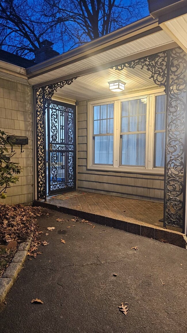 5 Ontario Dr in Bay Shore, NY - Building Photo - Building Photo