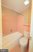 1440 N St NW, Unit 314 in Washington, DC - Building Photo