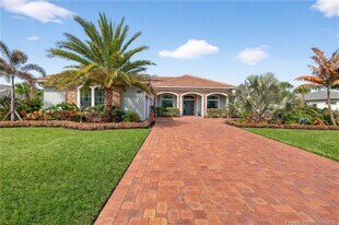 5407 SW Pomegranate Way in Palm City, FL - Building Photo