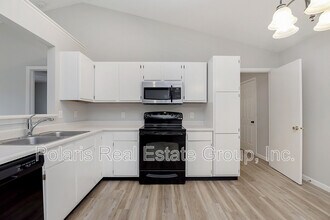 109 E Flat Rock Dr in Westfield, IN - Building Photo - Building Photo