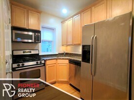 3254 N Clifton Ave, Unit 3 in Chicago, IL - Building Photo