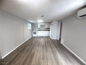 8239 Suncoast Dr in North Fort Myers, FL - Building Photo - Building Photo