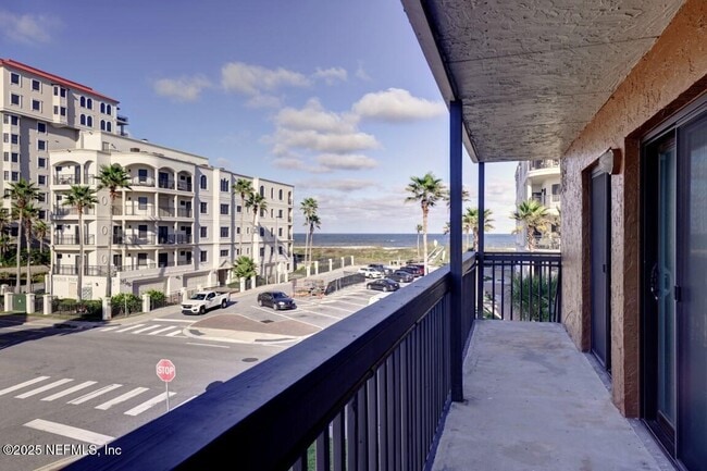 400 1st St S in Jacksonville Beach, FL - Foto de edificio - Building Photo