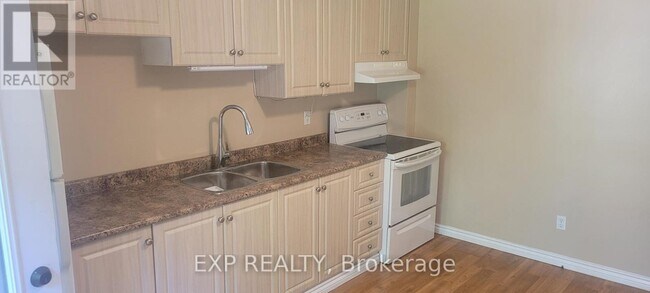 350 Tampa Dr in Georgina, ON - Building Photo - Building Photo