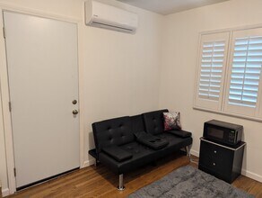 19055 Friar St in Tarzana, CA - Building Photo - Building Photo