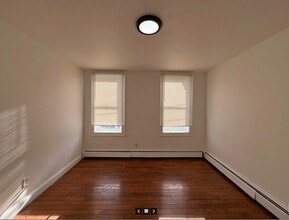 21-23-23 E 17th St in Bayonne, NJ - Building Photo - Building Photo