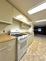 1202 Orchard Dr in Portage, MI - Building Photo