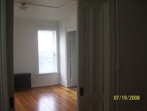 914 N Salina St, Unit Apt #1 in Syracuse, NY - Building Photo - Building Photo