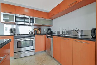 225 179th Dr in Sunny Isles Beach, FL - Building Photo - Building Photo