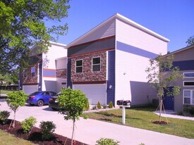 700 E Walnut St in Carbondale, IL - Building Photo