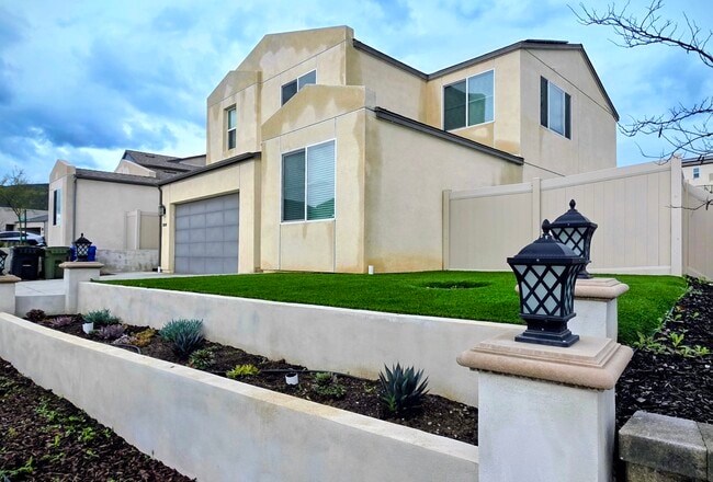 35147 Cooper Pl in Fallbrook, CA - Foto de edificio - Building Photo